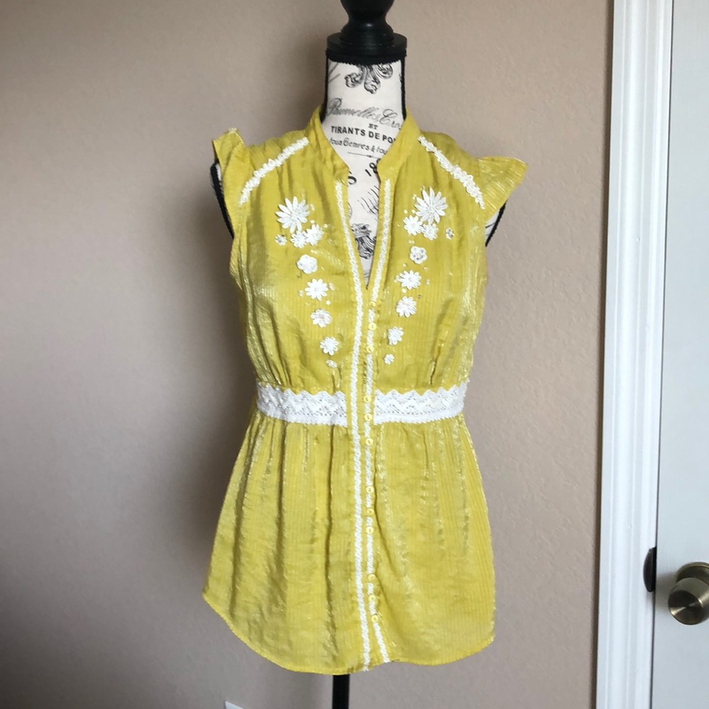 NWT.   Miss Me blouse with details, so cute! 🍋